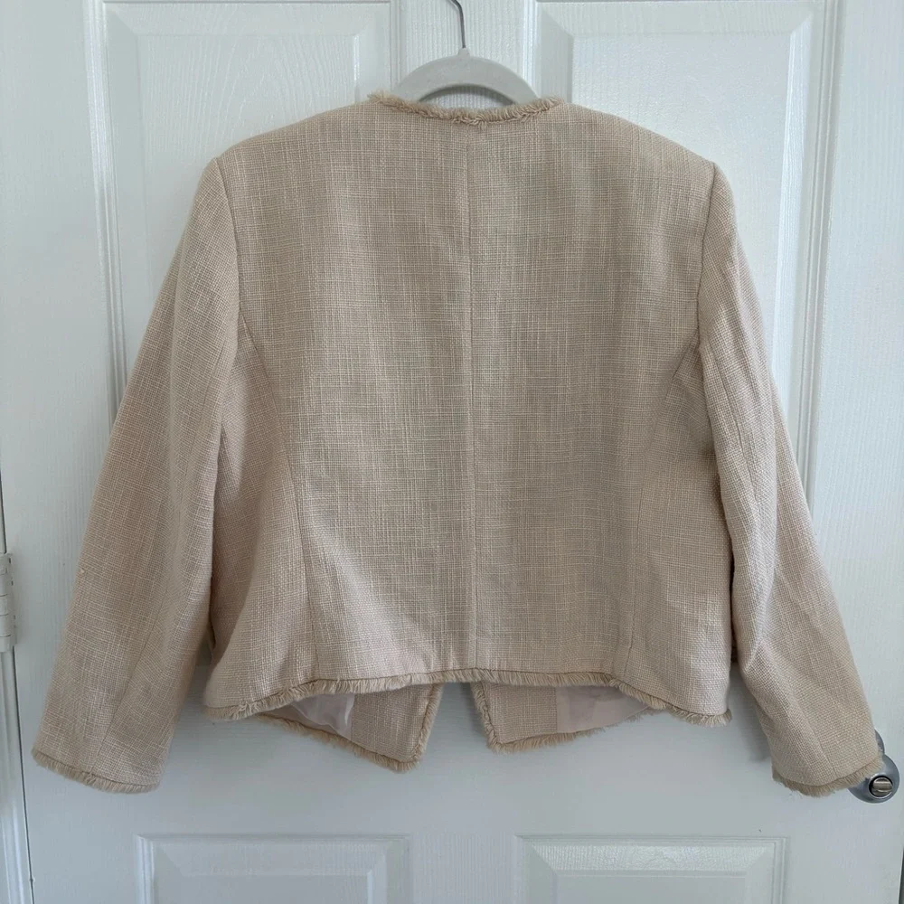 Classic Tweed Women's Jacket - Picture 3 of 6